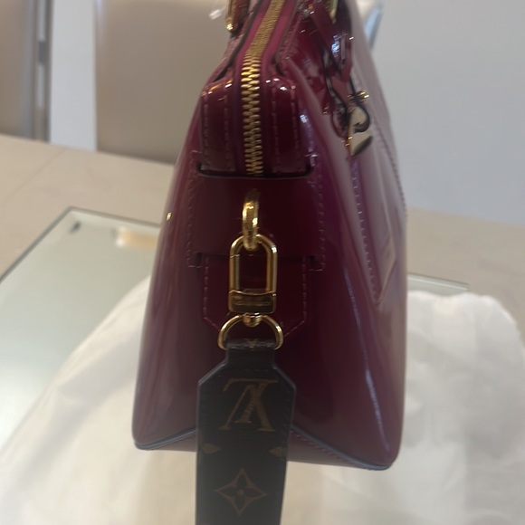 Louis Vuitton/vernis and monogram purse with strap and mirror - Picture 5 of 14
